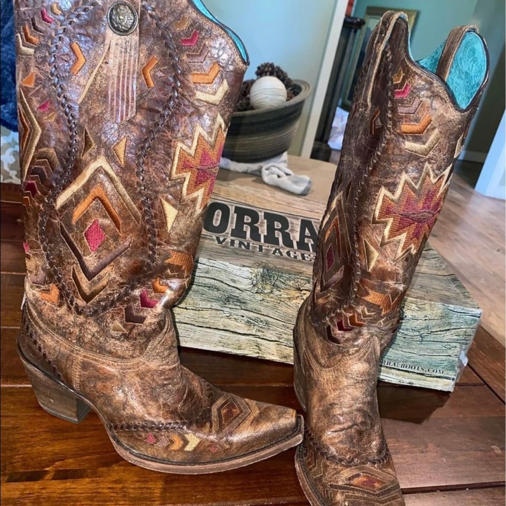 SOLD Vintage Corral Cowboy Boots 8 Aztec